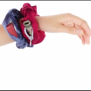 NEW | silky scrunchies with hidden pocket